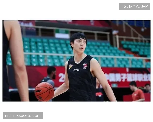 通讯:专访退役球星转型的球队总经理,谈其组建冠军阵容的长期蓝图